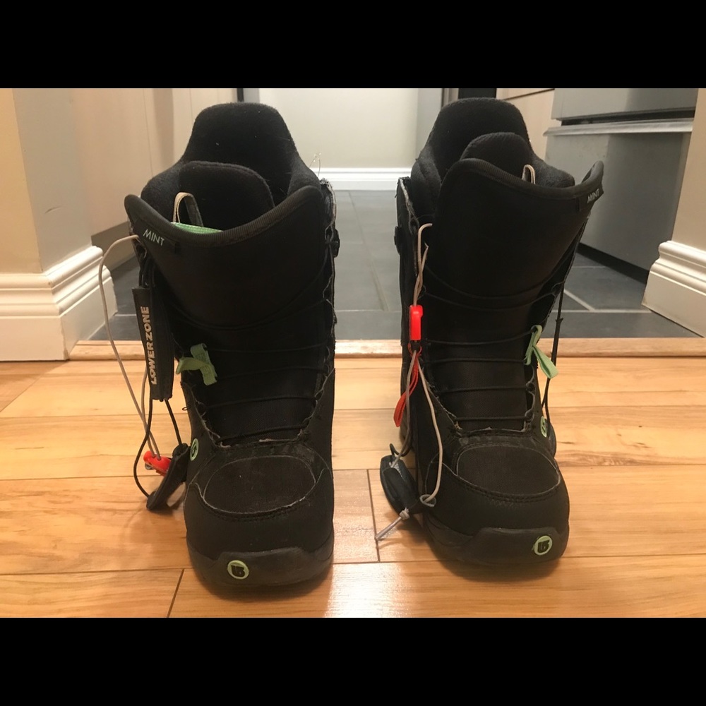 Burton woman’s Mint Snowboard Boots size 4us